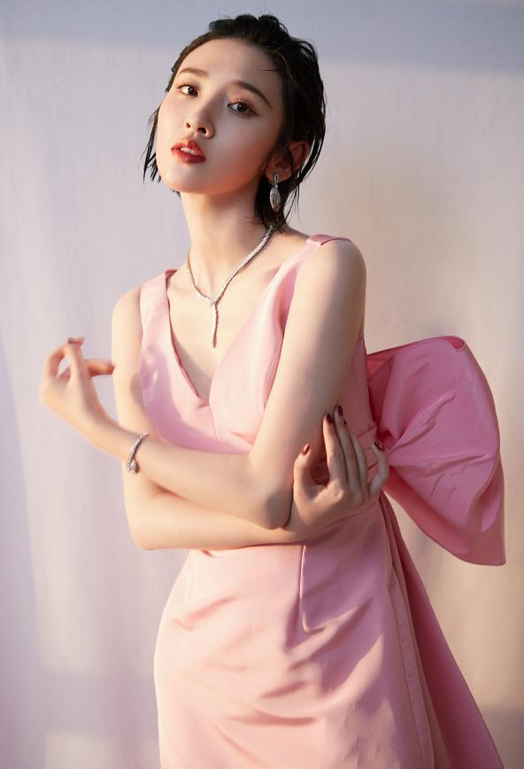 唐艺昕产后体重保持90斤好身材惹人爱网友真让人羡慕