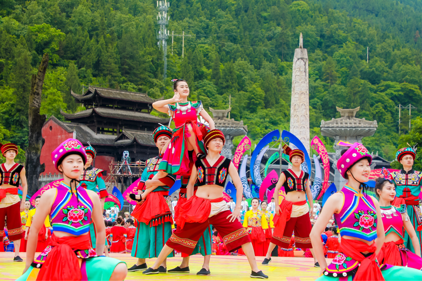 第十届中国乌江苗族踩花山节今日开幕_腾讯新闻