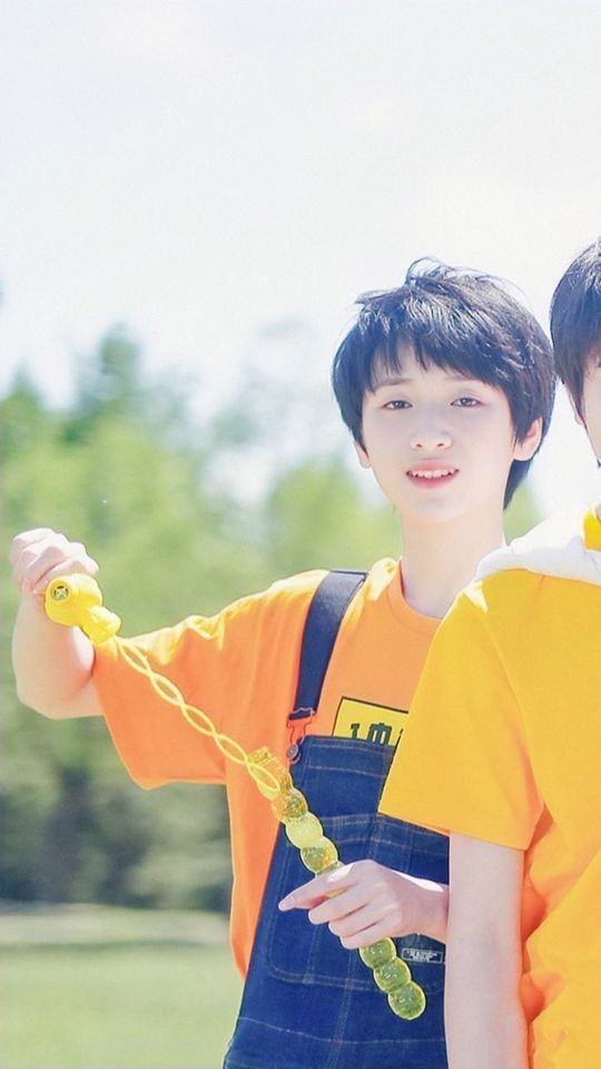 芜湖这里全都是严浩翔还有某雕和严浩翔的合照