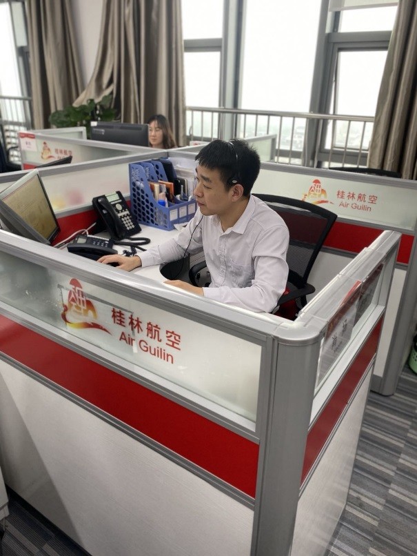 桂林航空客服团队迅速组织值班人员李浩浩,李彦霞,家敏,周妍希,覃建翔