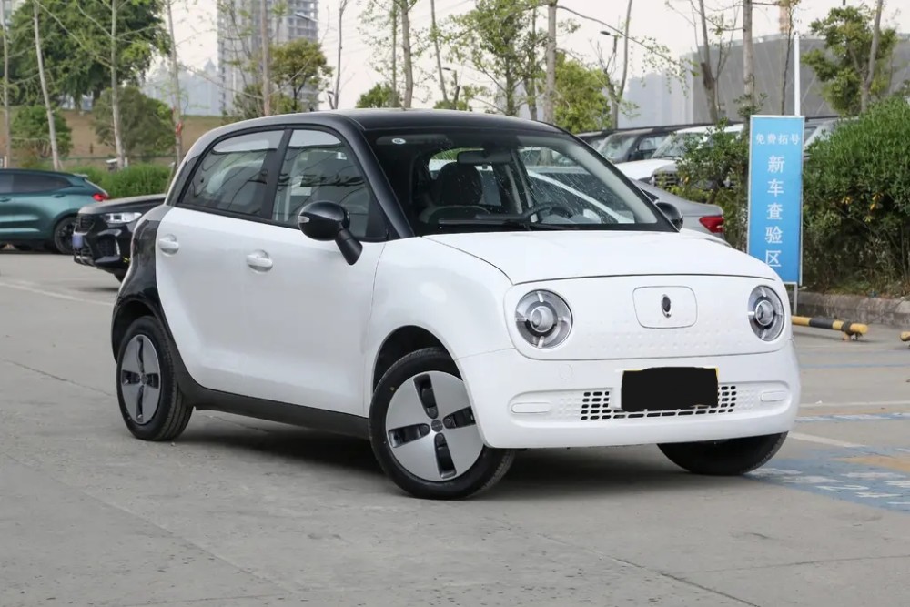 纯电动汽车欧拉黑猫高配续航405公里价格10万出头