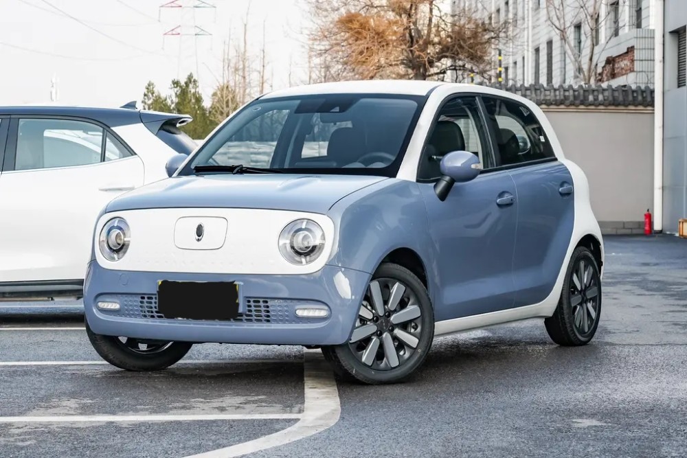 纯电动汽车欧拉黑猫高配续航405公里价格10万出头