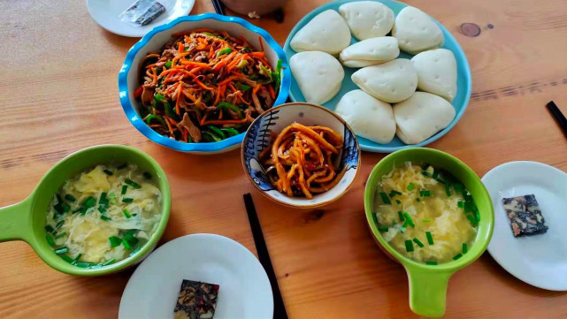 山东妈妈晒中考女儿的早餐,火了朋友圈,网友:难怪成绩好还漂亮