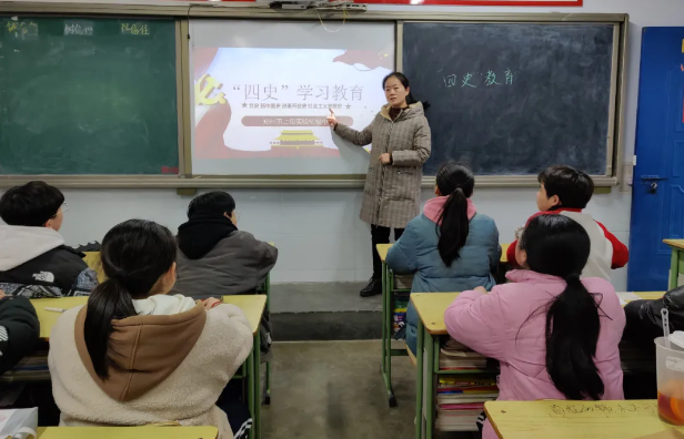 上街实验初中把党史讲给孩子们听