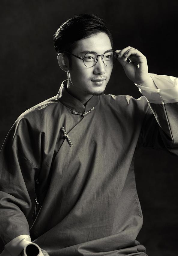 陈致平从小就出生在一个书香世家,从小就饱读诗书,他在历史方面有着