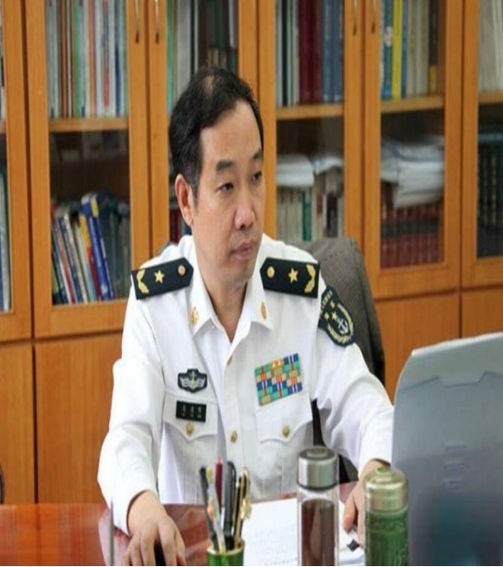 就在肖飞考上博士之后,时任海军工程大学教授的马伟明急需一名实验