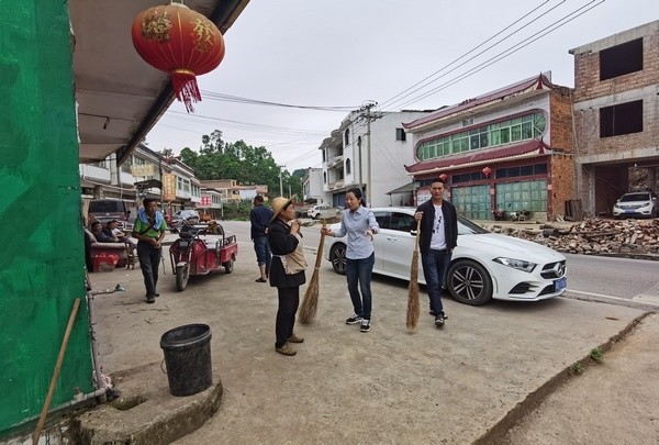 普定坪上镇四个强化共建宜居乡村