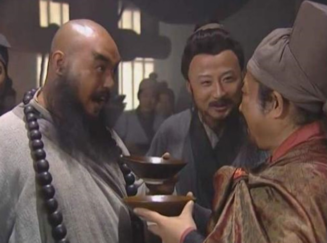 鲁智深和林冲亲如兄弟为何上梁山后疏远了出卖是心底的刺