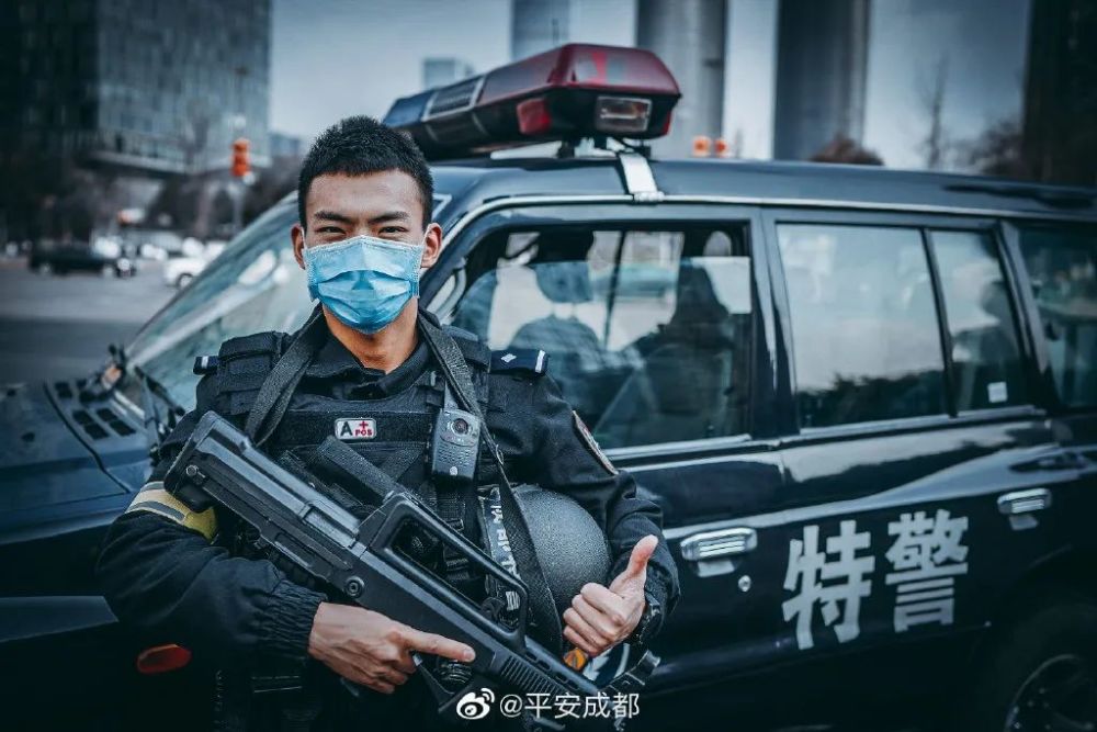 又帅又飒!成都特警火了!_腾讯新闻