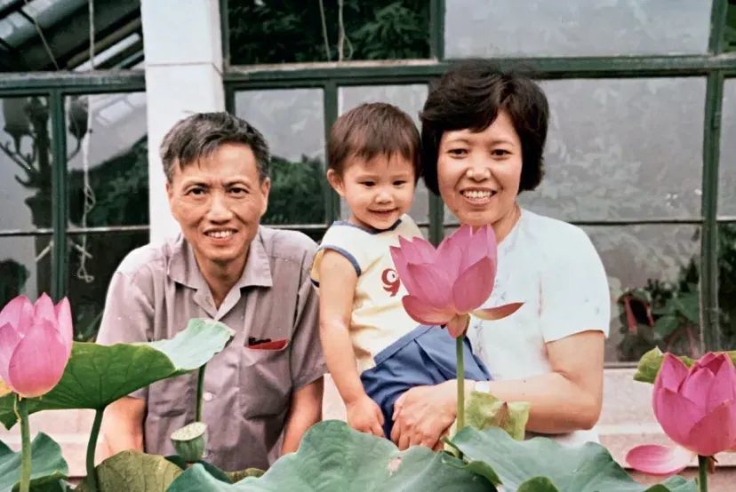 小时候的蔡楠和父亲蔡博,母亲宋宝英向警予的儿子蔡博1924年5月生于