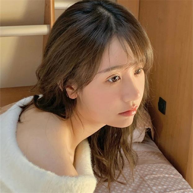 一栗莎子因1组婚纱照遭群嘲网友请女拳适可而止