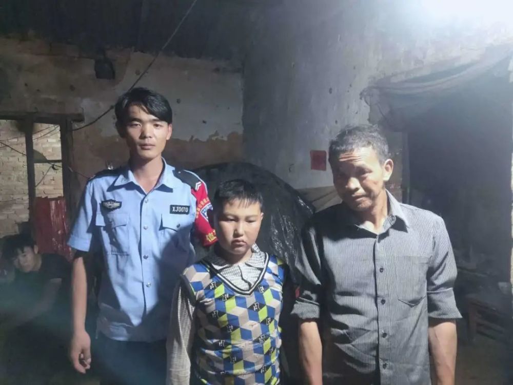 22岁辅警牺牲后,妈妈最后的心愿是坐儿子坐过的警车回家