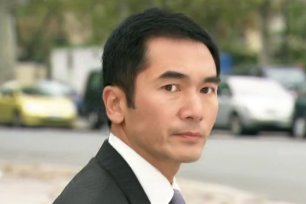 女人喜欢他,可他却偏爱自卑又固执的紫菱,甚至明知紫菱心中爱的是楚濂