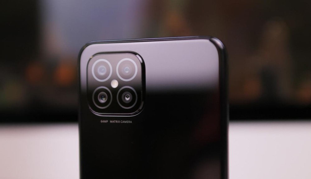 在拍照方面,荣耀play5前置1600万超清摄像头,后置6400万超清主镜头