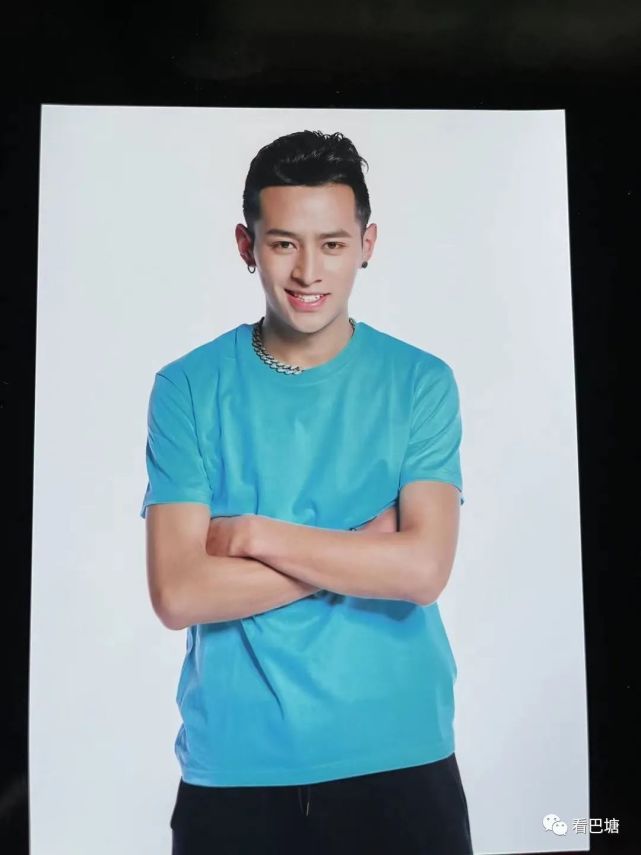 藏风美少年巴娃普萨以少年之名为家乡歌唱