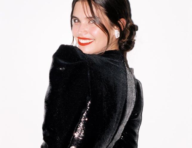 被评为最赚钱超模,葡萄牙美女sara sampaio,拥有迷人后背曲线