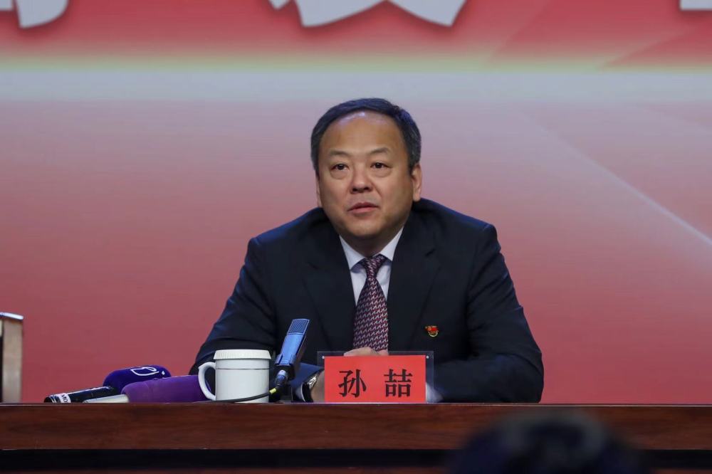 哈尔滨新区管委会主任,中共松北区委副书记,区人民政府区长王铁立