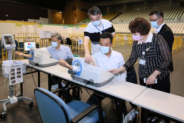 澳门卫生局疫苗社区接种站准备就绪呼吁市民尽快接种疫苗