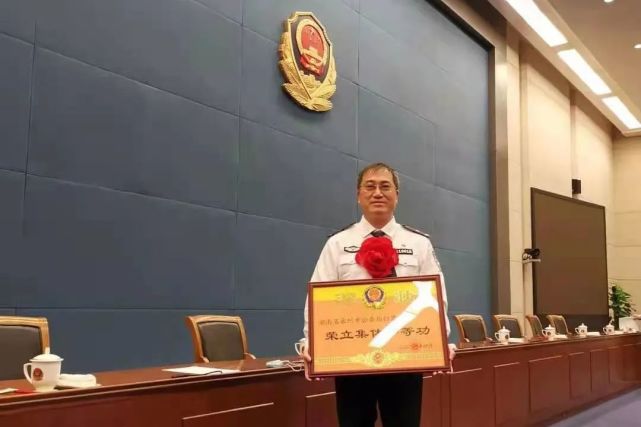 秦建彪同志代表永州市公安局接受公安部表彰载誉归来