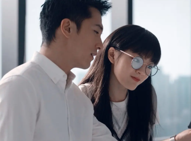 《生活家》刚开播的时候,看完两集,观众都惊了: 邱泽和文淇演的是一对