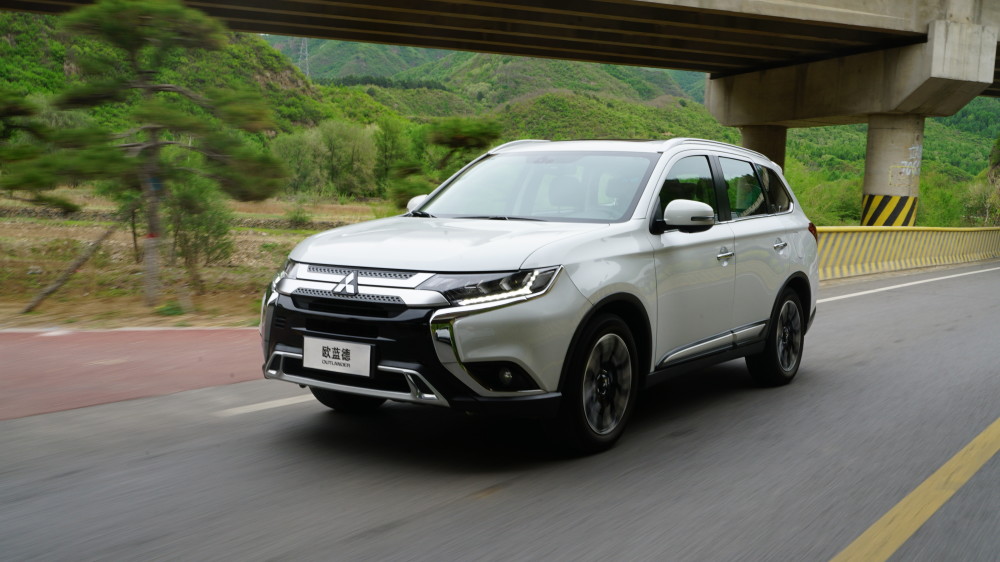 20万7座四驱日系suv试驾广汽三菱欧蓝德