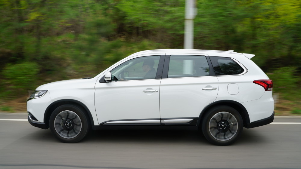 20万7座四驱日系suv试驾广汽三菱欧蓝德