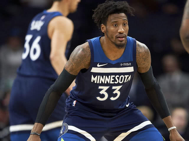  NBA球员如何玩手机？小卡像玩遥控器，博班像玩MP3，只有KD最正常