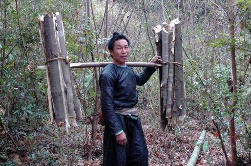 老乞丐跳河穷小子救他一命老乞丐叹道你这是害我呀