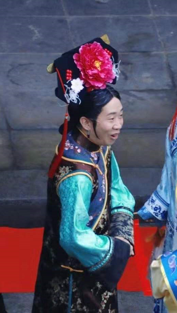杨紫新综艺路透曝光!穿清装扮紫薇不输林心如,杨迪像容嬷嬷翻版