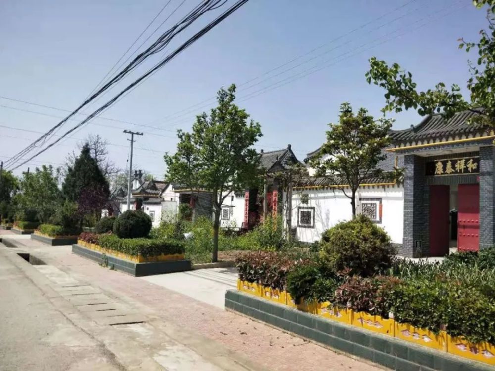 (宝鸡市凤翔区柳林镇宋村民居)村干部介绍,为了整治农村人居环境,推进