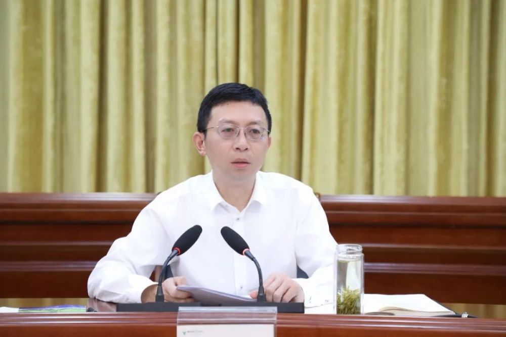 县领导祝建东,祝升明,徐建华,万志正,蓝芝苇等参加会议.