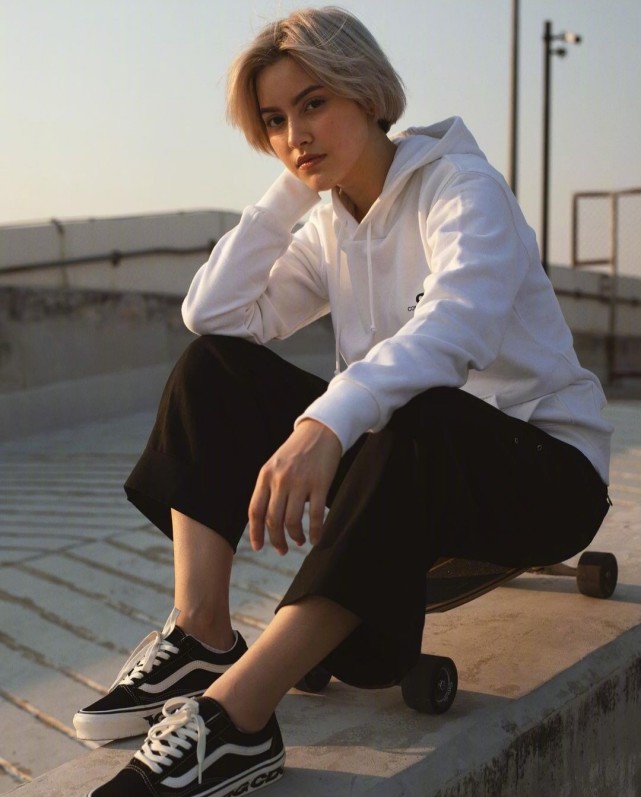 禁忌女孩2尤里扮演者这姐真的又美又帅