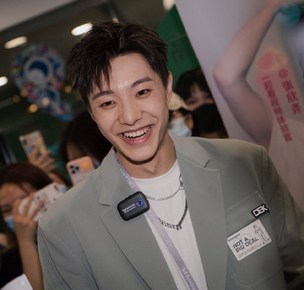 土豪人设不倒?创4张欣尧被曝见面会送粉丝电脑,网友反应太真实