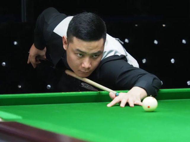 在今天的比赛中,陕西战将郝添打出8炸4接,以15:11的成绩挑落"光头强"