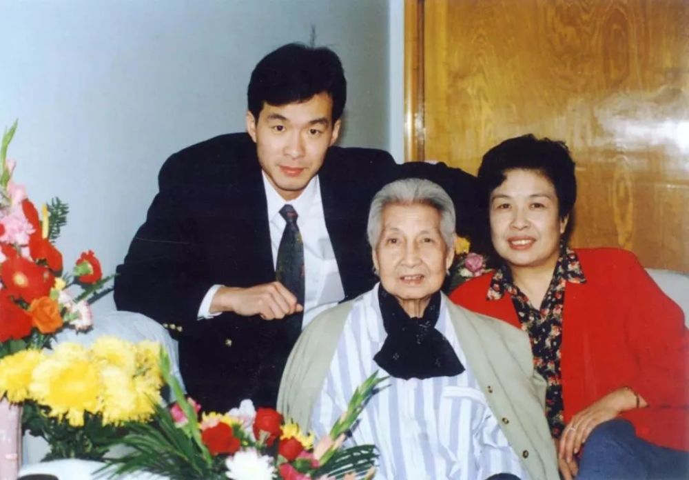 曾志一生三次婚姻从不言爱的女汉子却有着最坚定的信仰