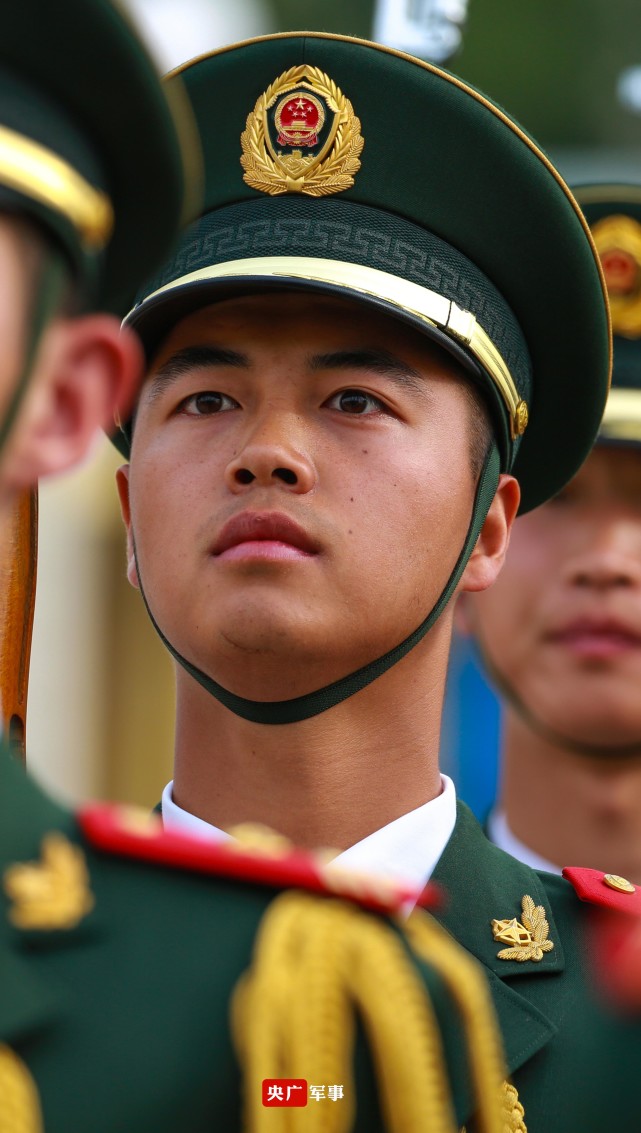 整齐划一治愈强迫症直击武警仪仗队员训练现场