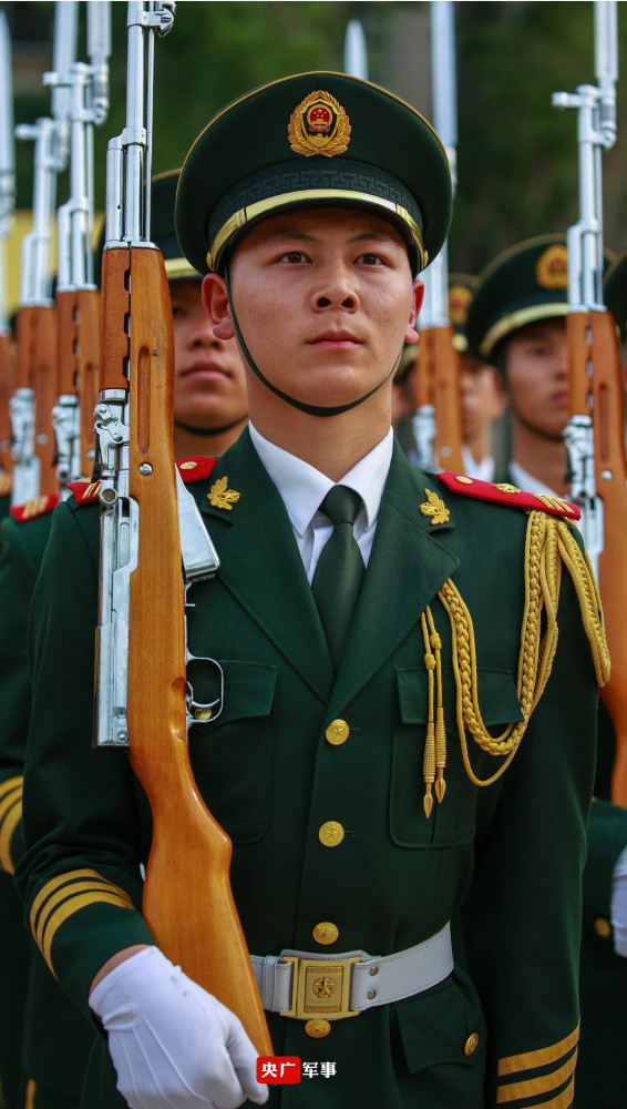 直击武警仪仗队员训练现场