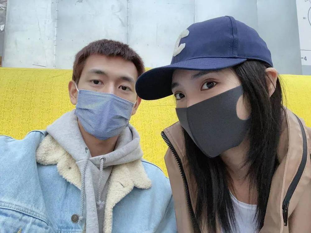 李现520示爱王紫璇晒情侣鞋引猜测此前就曾被扒出大量同款