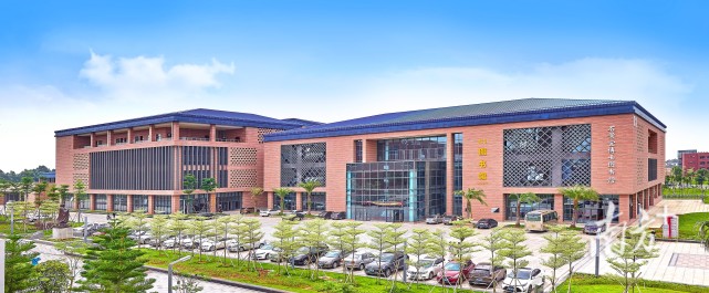 百年对话佛科院党委书记曾峥与党同向办大学与城同行育新人