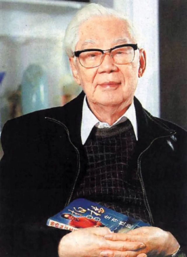 柏杨,原名郭定生,先改名为郭立邦,后又改名叫郭衣洞,曾用笔名邓克保