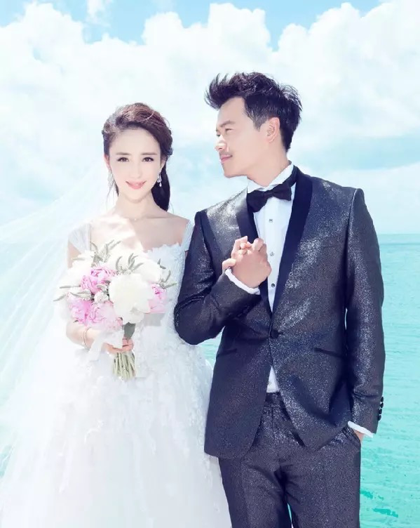 佟丽娅520宣布离婚老公4年前偷吃2女再冲热搜