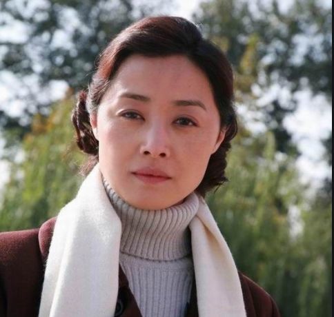 刘蓓2婚嫁导演遭插足3婚携子又嫁第一任成张若昀的后妈