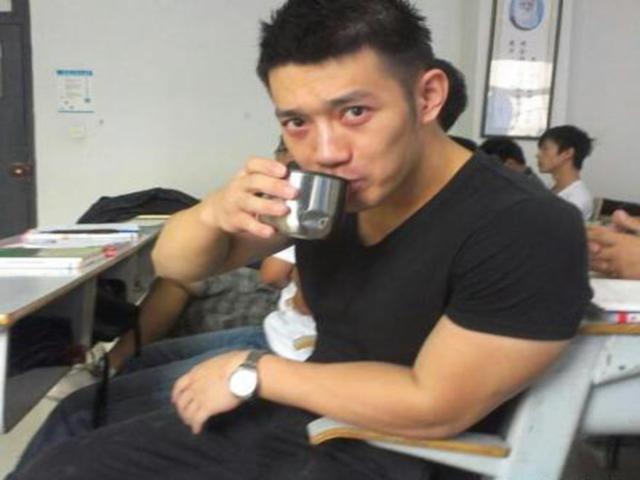 帅气男老师走红,被称为"西政何以琛",犹如行走的招生简章