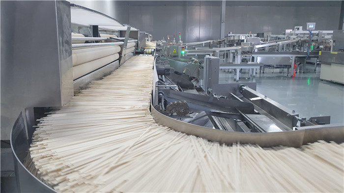 一部分进入挂面粉仓进行加工,全程自动化,智能化,既提高了生产效率,又