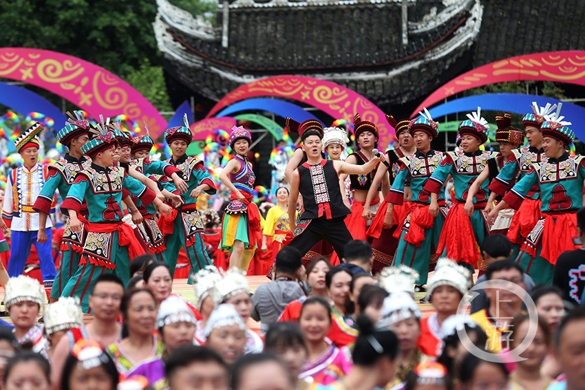 5月19日,第十届中国乌江苗族踩花山节在重庆彭水苗族土家族自治县启幕
