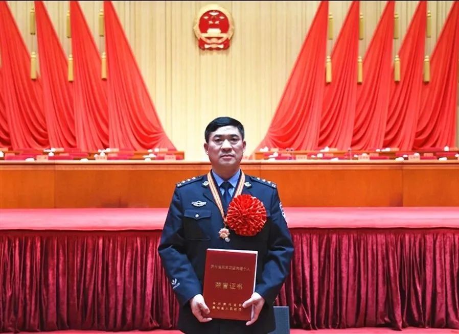 队伍教育整顿榜样在身边彭德才能为群众做点实事再苦再累值