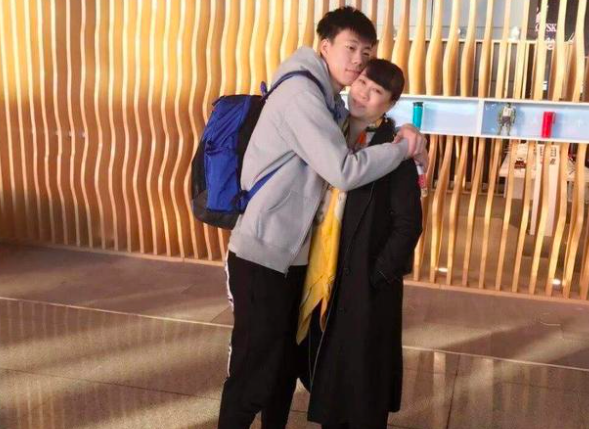 张镇麟女友照片曝光女方家庭富裕是白富美辽篮会插手吗