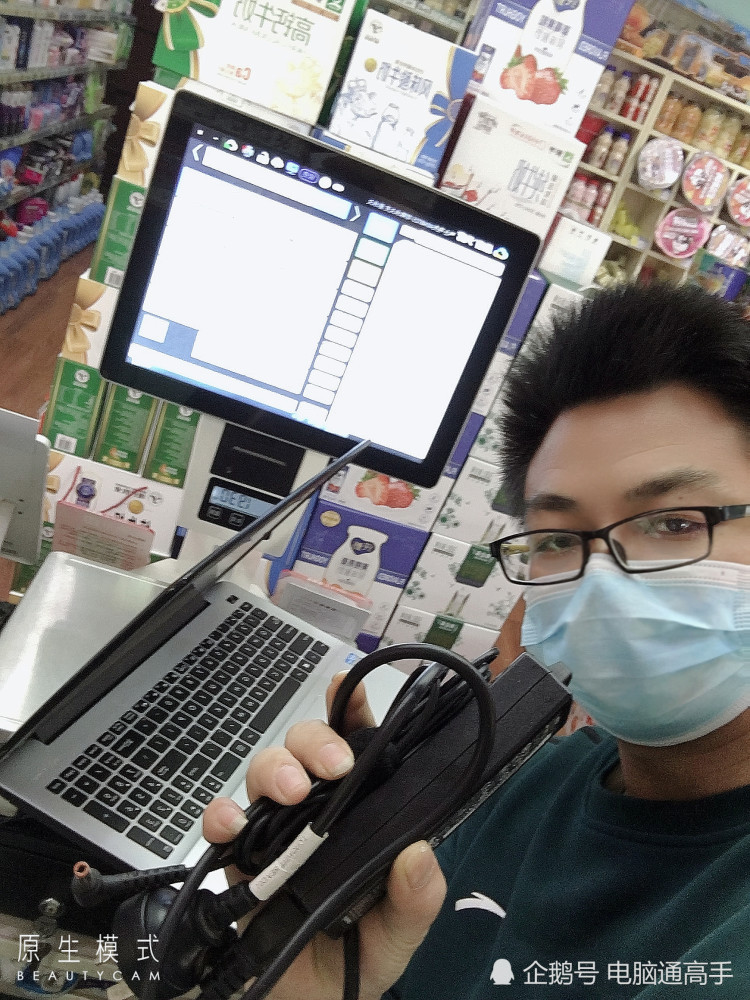 上门为商店修电脑电脑修好后老板让我买生活用品不愧是生意人