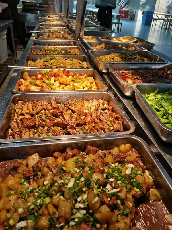 5月6日开始,合肥新康中学联合食堂推出"营养餐"高三窗口,助力高考活动