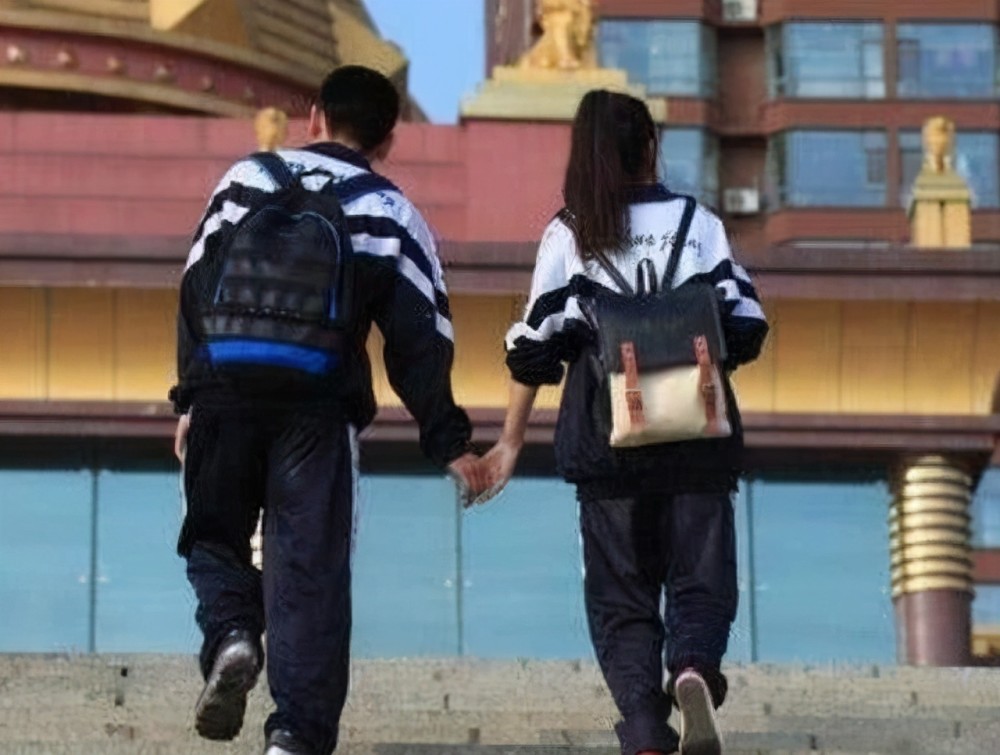 对初,高中女生早恋忠告:下手太早质量不好,大学再找白头偕老?